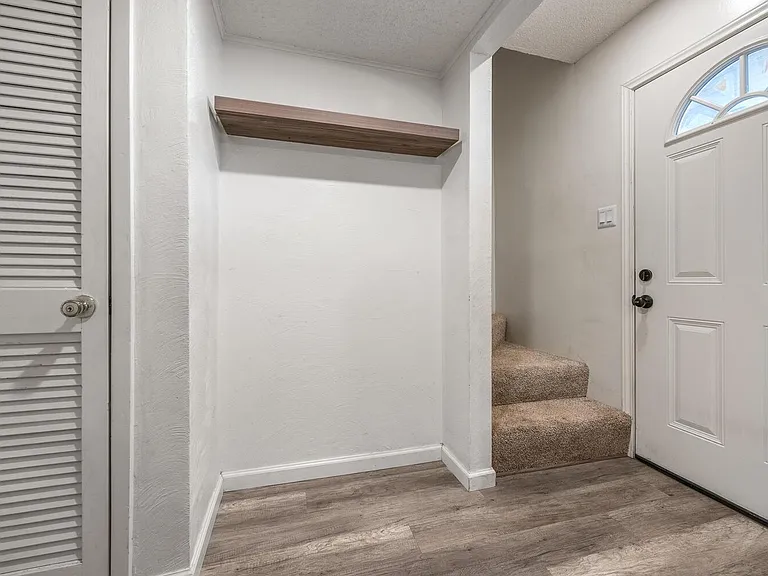 27 Marina Cir — Photo 3