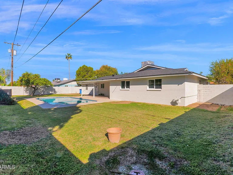 501 W Seldon Ln — Photo 42