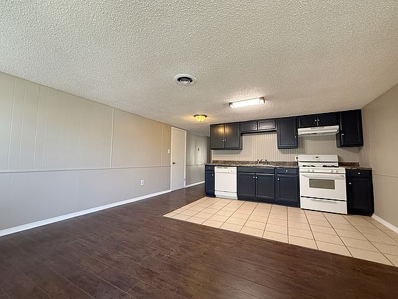 5th image of 137 Pearce Dr