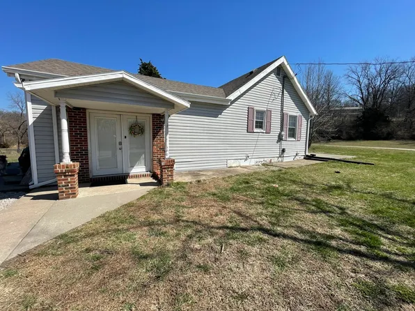 2139 E Eastwood St, Marshall, MO 65340