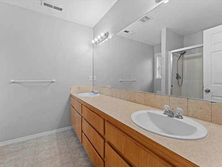 315 S 34th Pl — Photo 39