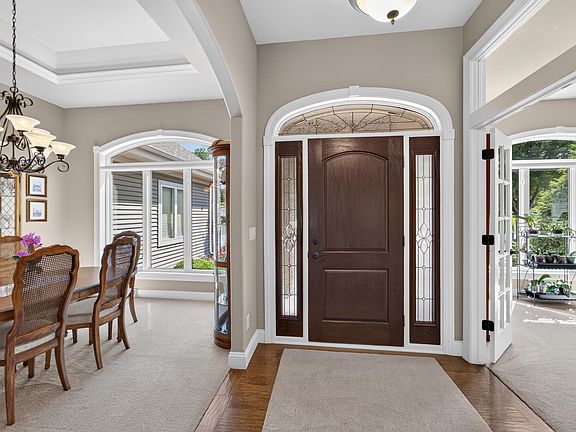 3rd image of 100 Autumnwood Cir