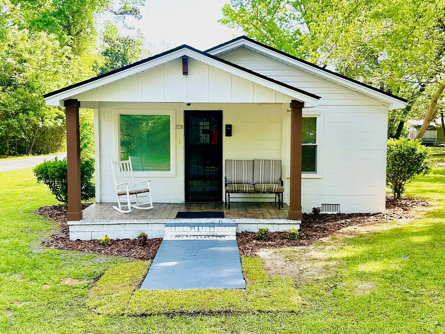 3 bed, 975 sqft, $1,200 — Photo 2