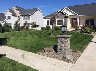 408 Schoolside Dr #L-32, Throop, PA 18512