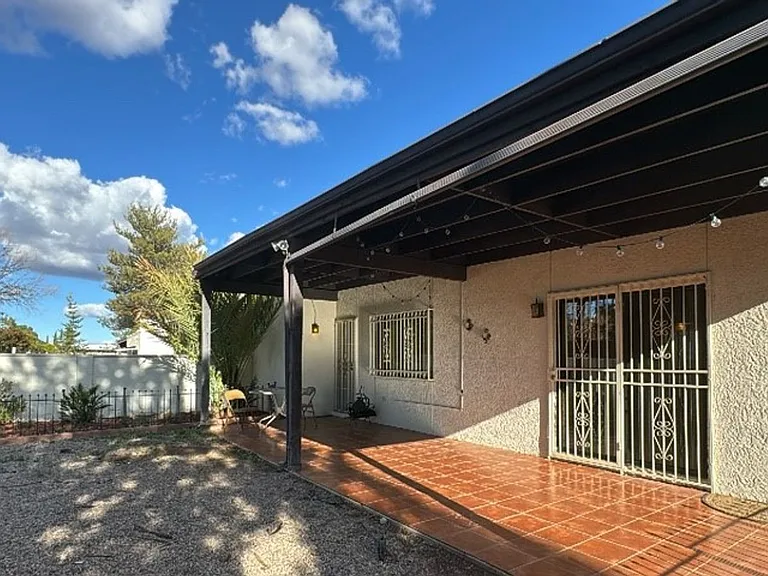 1041 Carmelita Dr — Photo 21
