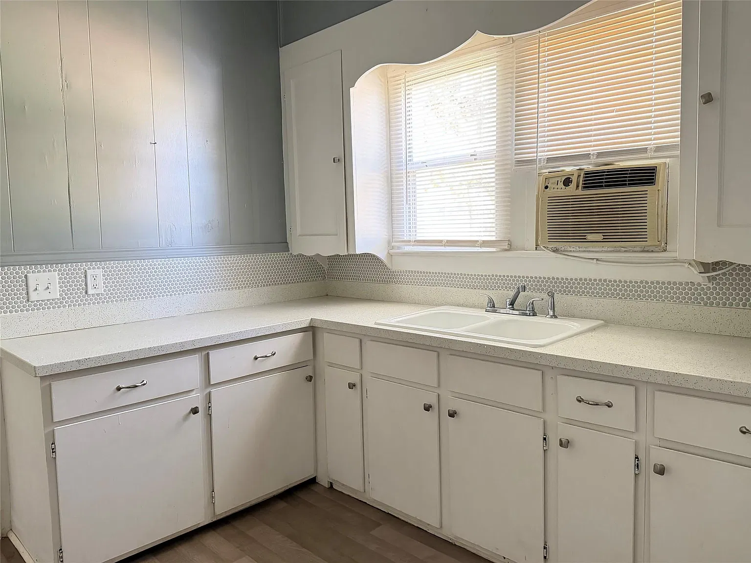 4 bed, 1.0 bath, 1664 sqft, $1,700 — Photo 3