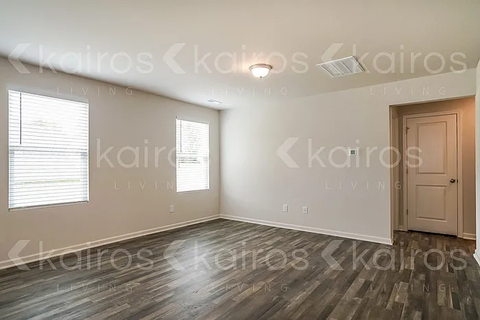 105 Kyles Dr — Photo 3