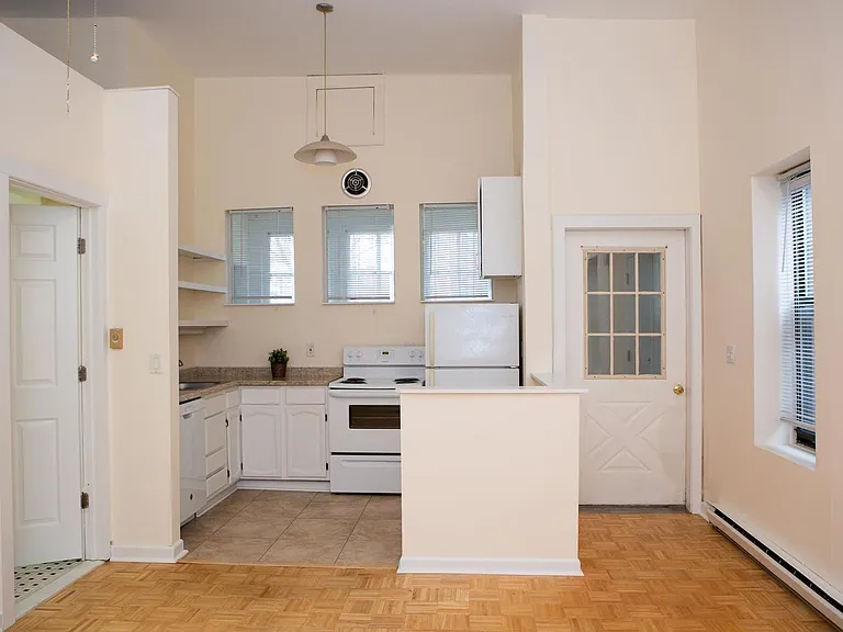 Kitchen/Dining area