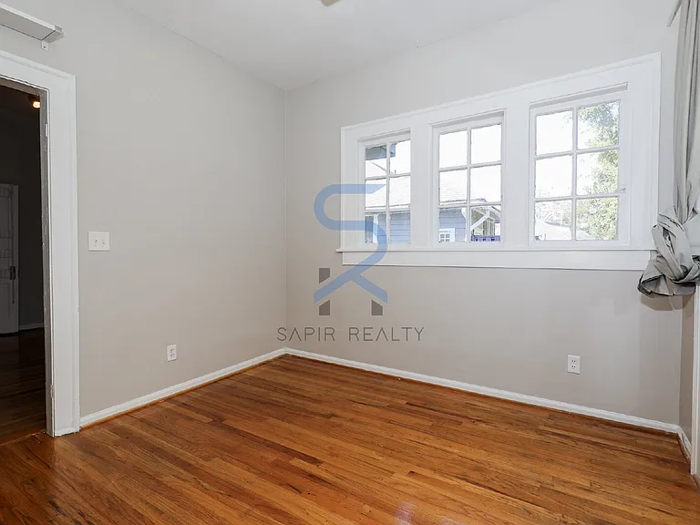 920 Greenwood Ave NE #C — Photo 14