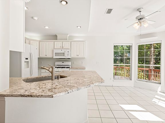 5th image of 2924 Parrish Dr