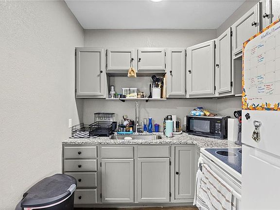 5th image of 846 S Olive St