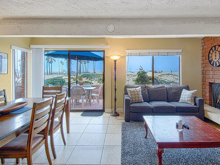 414 E Oceanfront — Photo 1