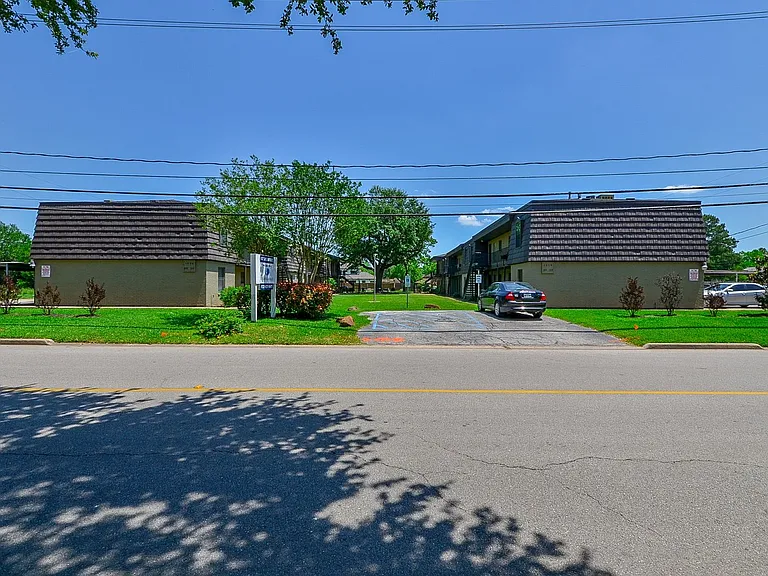 1518 East Ave — Photo 29