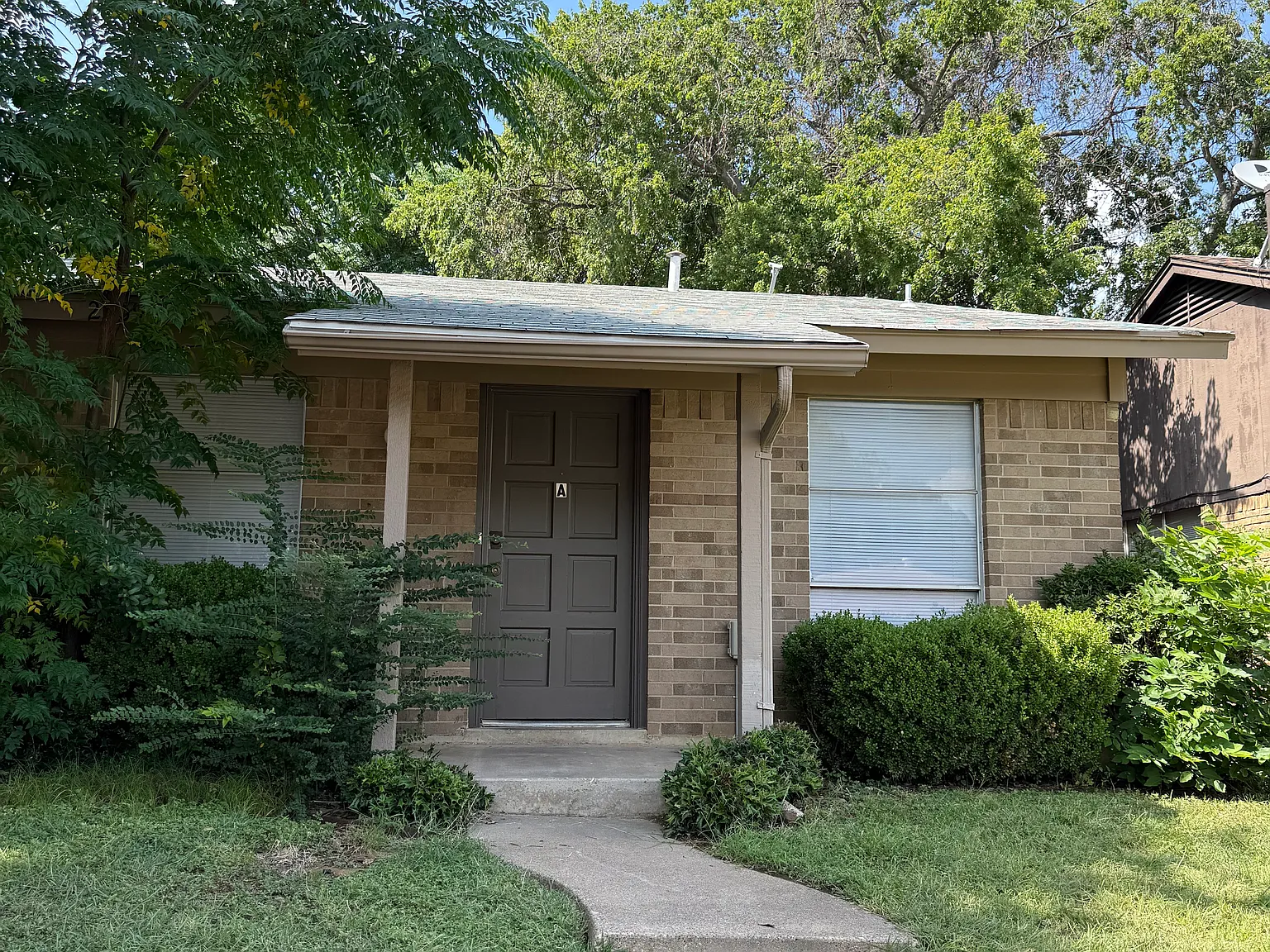 2 bed, 1.5 bath, 905 sqft, $1,395 — Photo 3