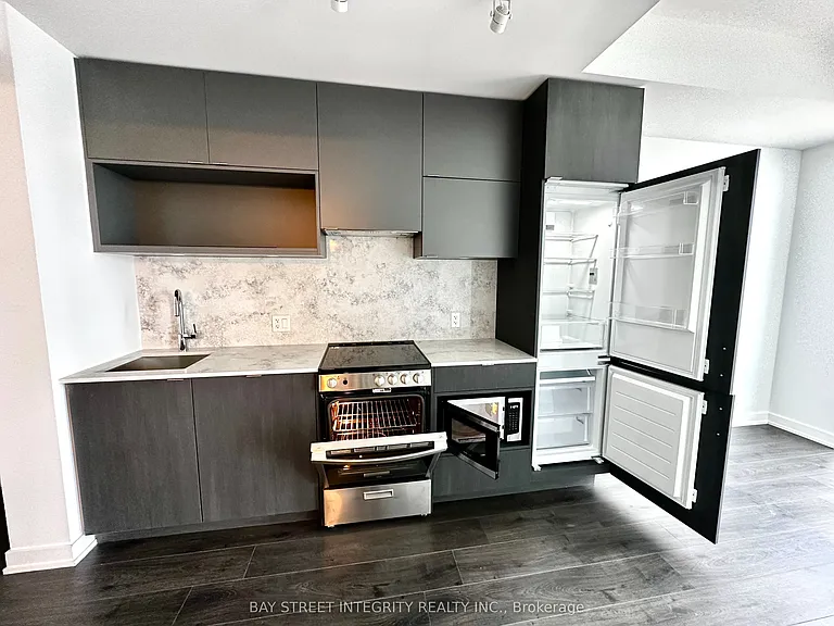 100 Queen St E #2902 — Photo 5