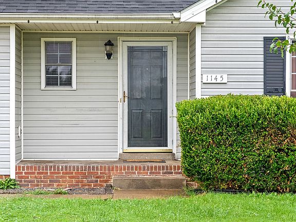 3rd image of 1145 Lamont Ct