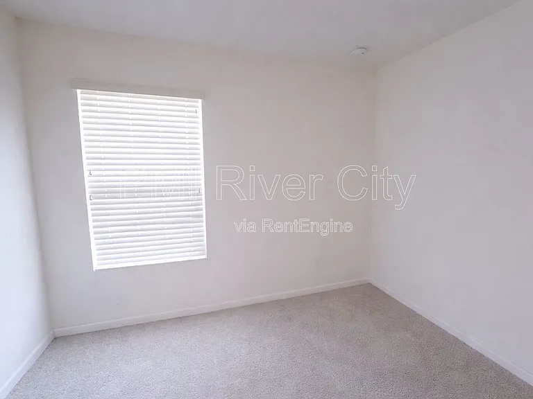 12154 Alexandra Dr — Photo 8
