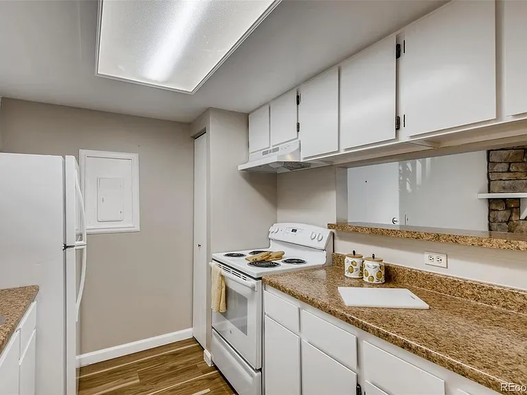 18064 E Ohio Ave #203 — Photo 3