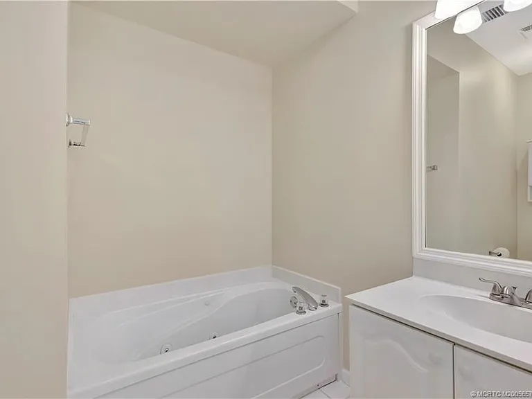 6797 SE Warwick Ln — Photo 22