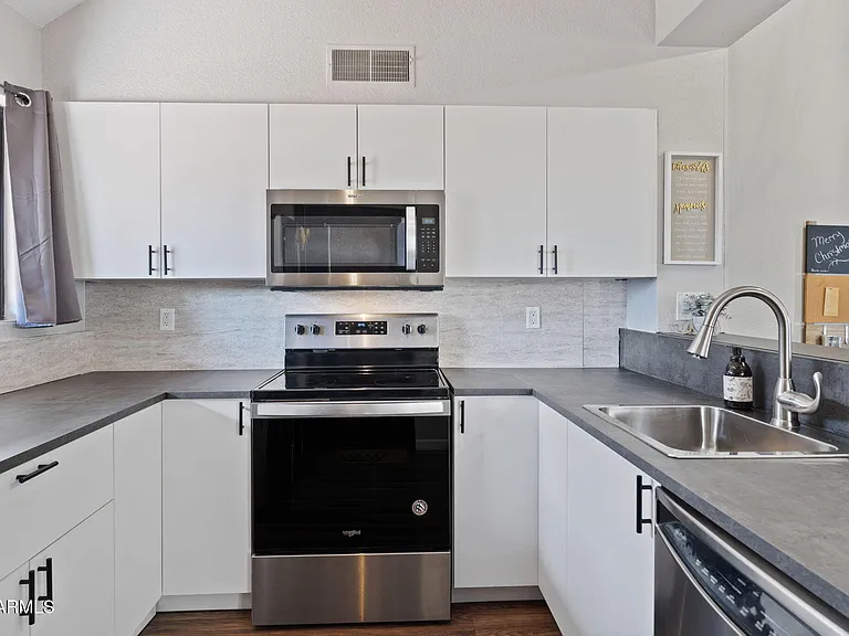 2129 W Rose Garden Ln — Photo 12