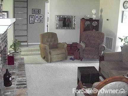 5th image of 1031 Thurmond St
