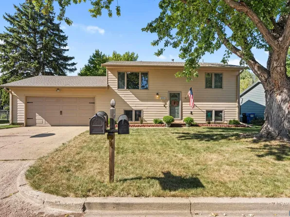 6524 W Essex Ct, Sioux Falls, SD 57106