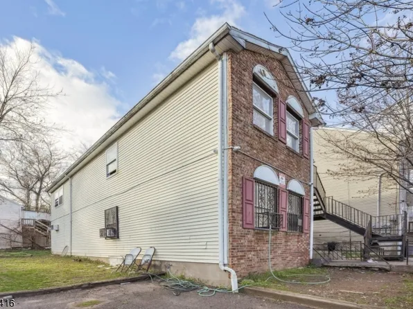 23 Holsman St, Paterson City, NJ 07522