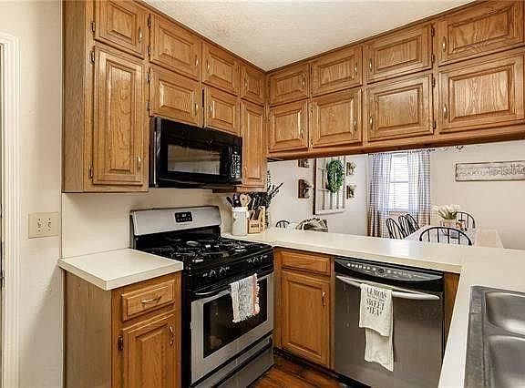 4th image of 2404 Lakeview Cir