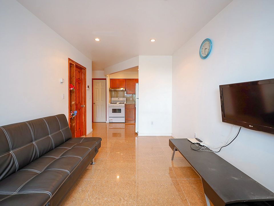 1st image of 366 Kings Hwy #5D