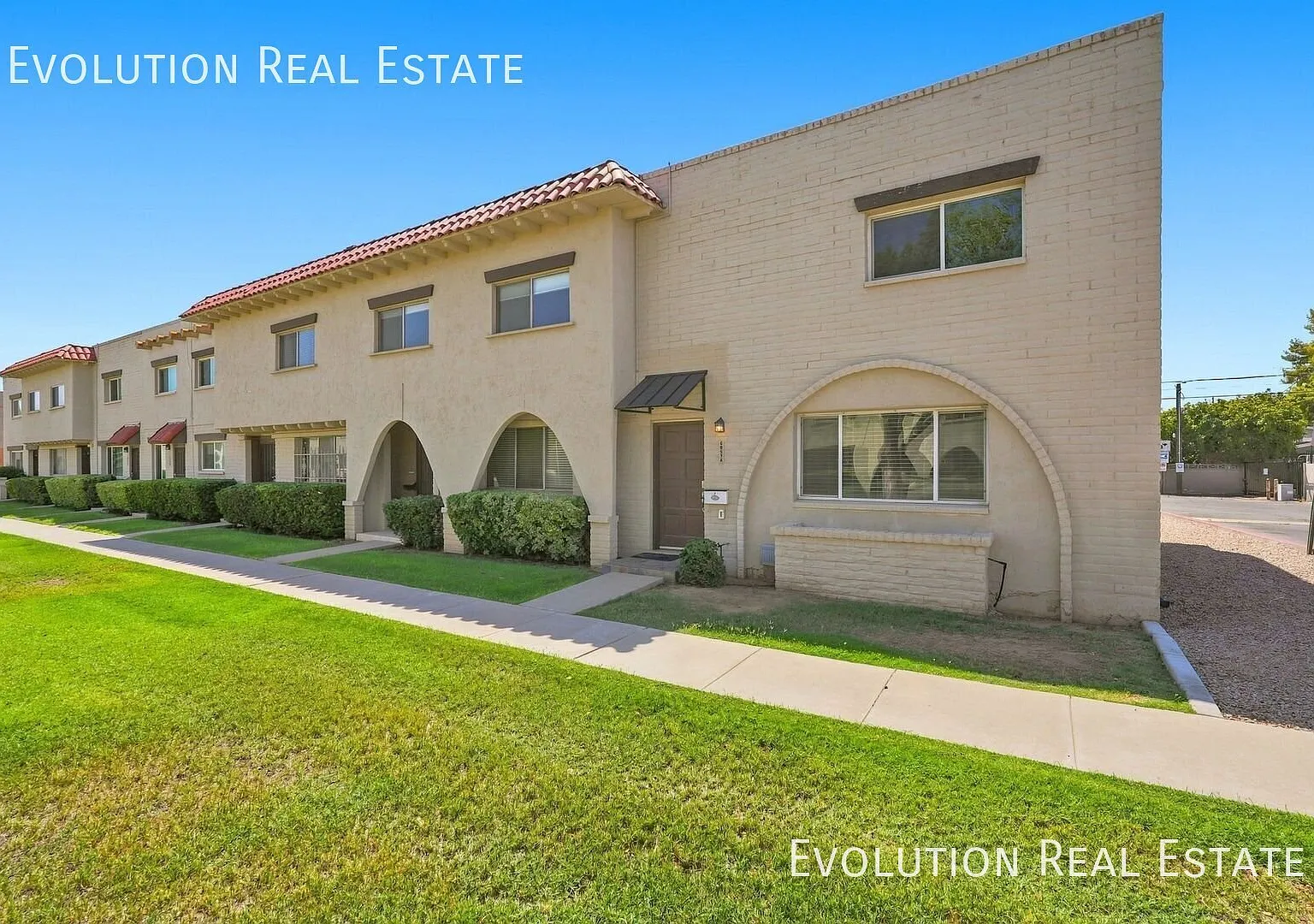Charming End-Unit Townhome in the Heart of Old Town Scottsdale — Photo 2