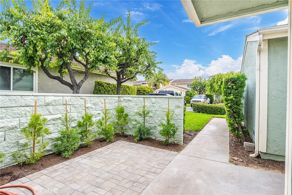 3 bed, 1285 sqft, $5,650 — Photo 3