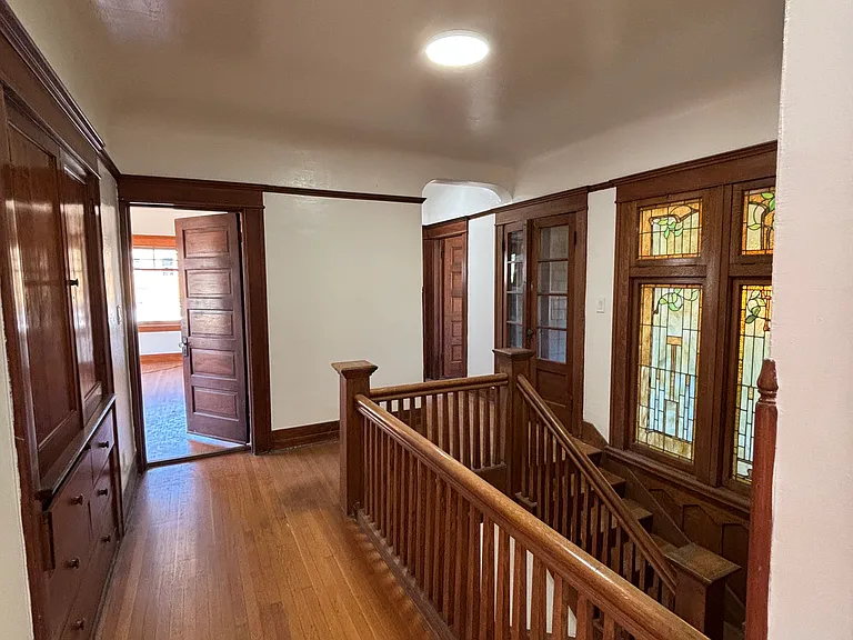 2618 Kenwood Ave — Photo 6