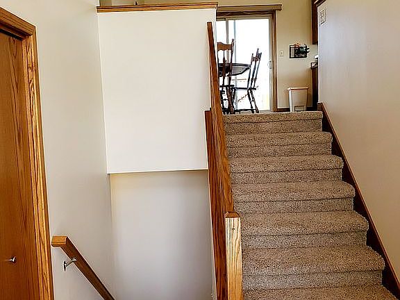 5th image of 318 38th Ave E