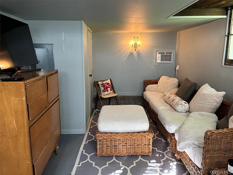 108 Hooker Ave — Photo 26