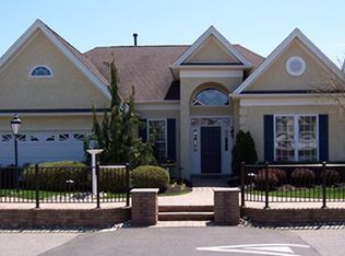 53 Country Club Dr, Monroe Township, NJ 08831