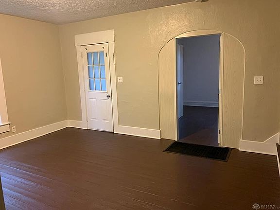 2nd image of 1016 E Pearl St