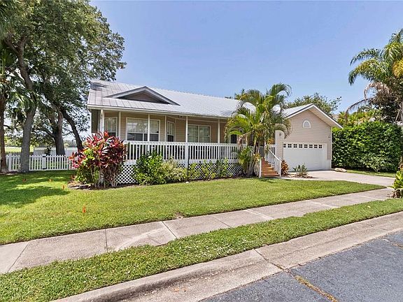 3rd image of 1513 43rd Avenue Dr W