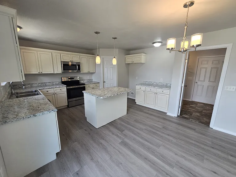 5731 W David St — Photo 3