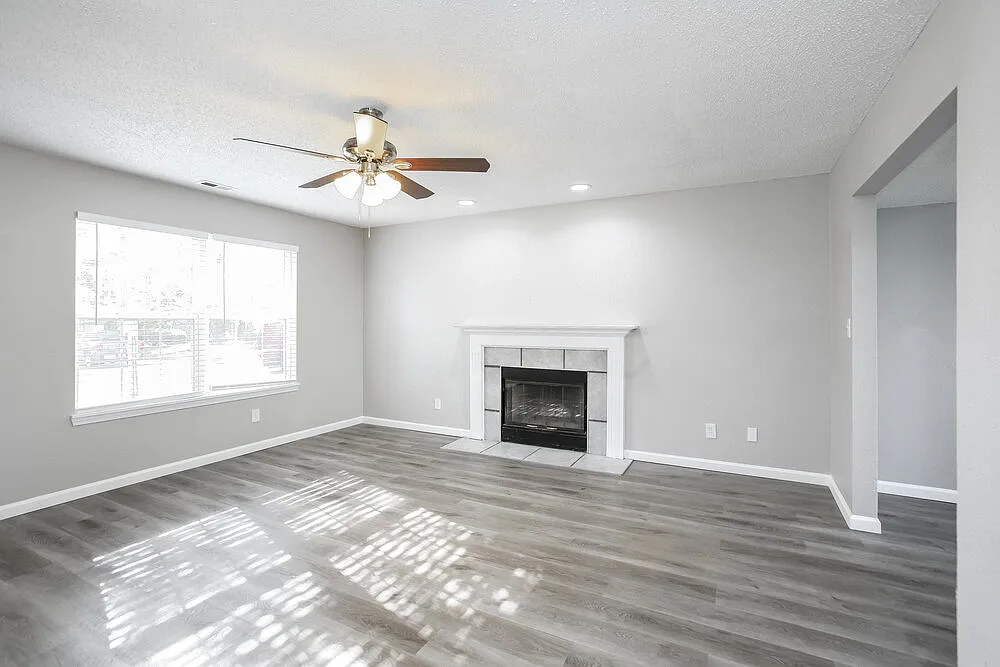 3 bed, 2.5 bath, 1344 sqft, $2,560 — Photo 4