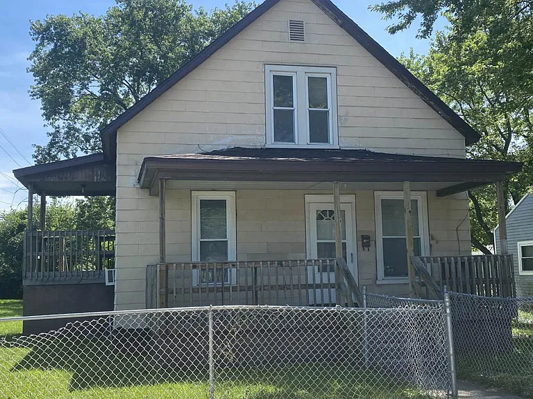 1412 N Champaign St — Photo 2