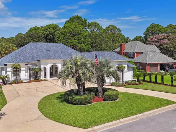 1390 Players Club Ct, Gulf Breeze, FL 32563