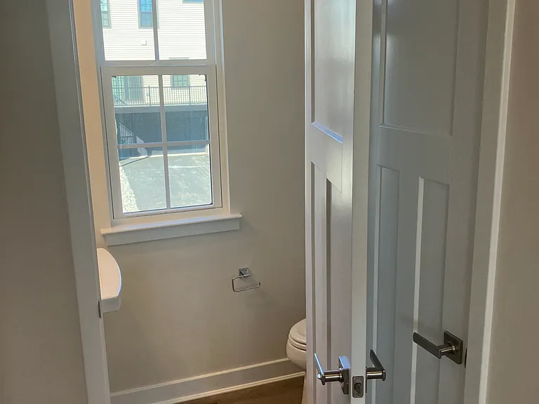 343 E Cochran St — Photo 3