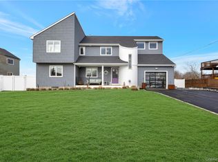 4 Bay Street, Center Moriches, NY 11934