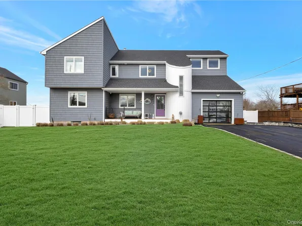 4 Bay Street, Center Moriches, NY 11934