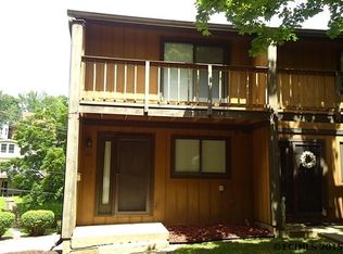 290 Kellys Blf, Dubuque, IA 52001