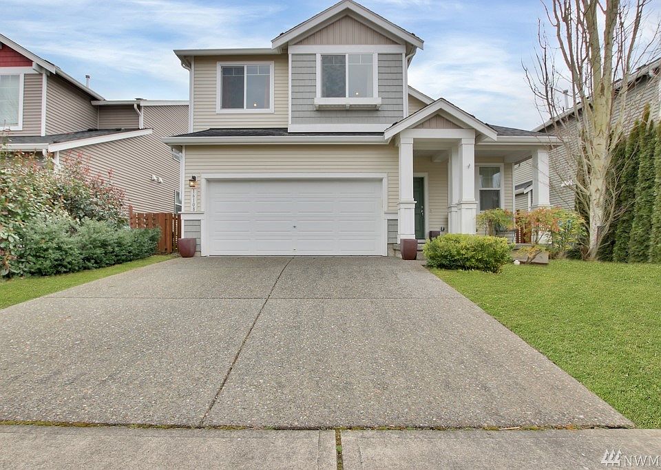 Great floor plan in fantastic "The Estates" community in Lakelands Hills area.