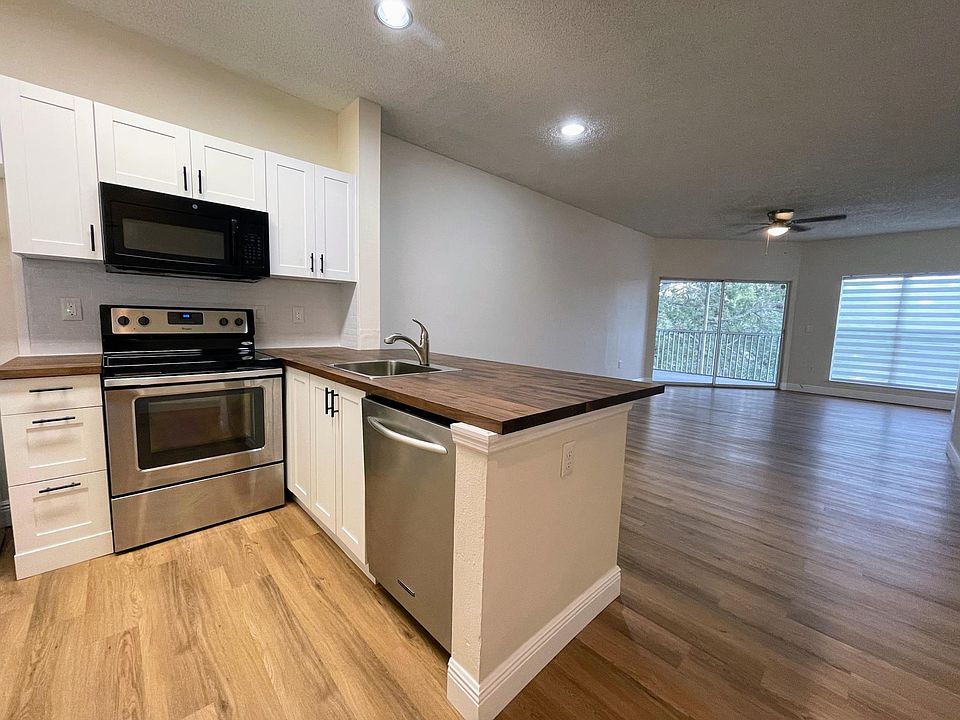 1st image of 10028 Strafford Oak Ct APT 726