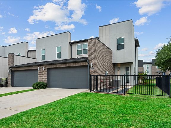 2nd image of 3923 Yukon Ln
