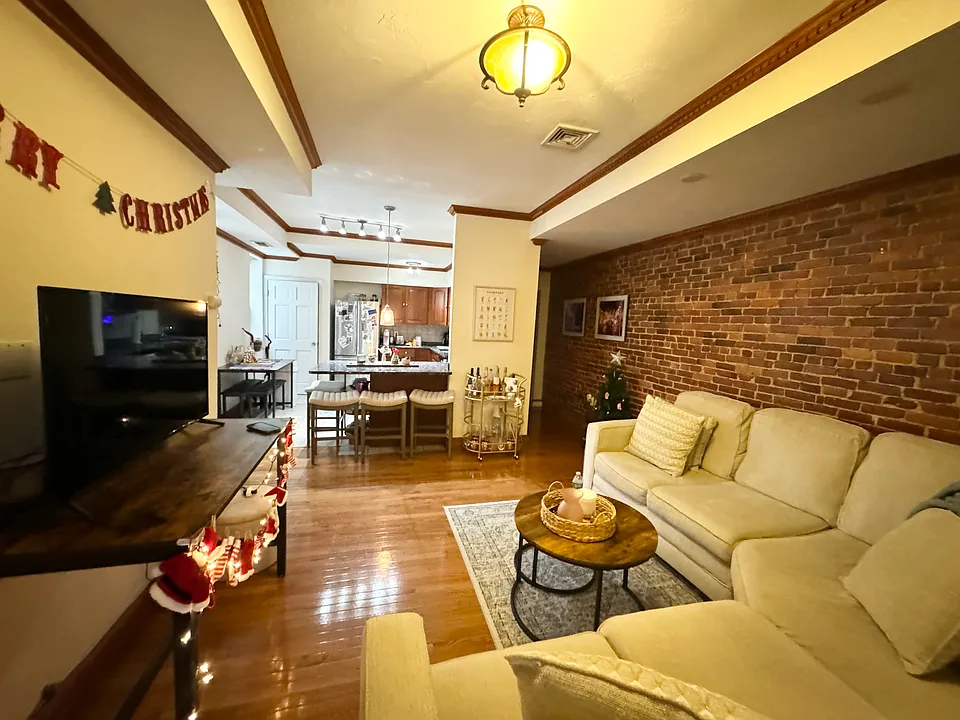 71 Gainsborough St #201
