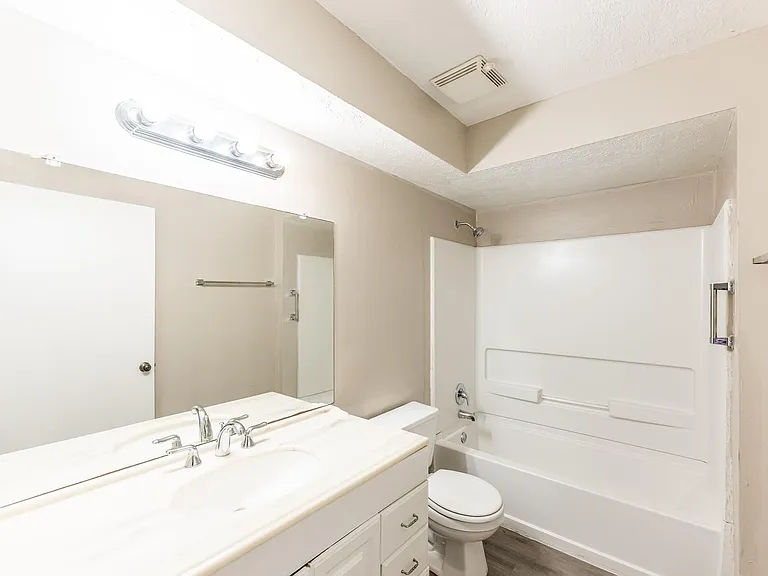 1329 Windsor St #2 — Photo 3